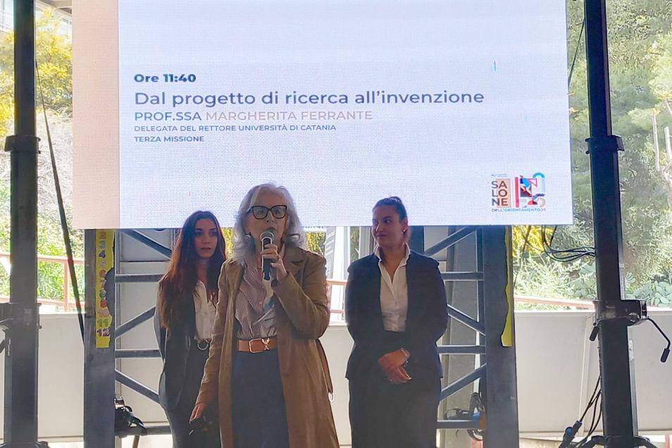 Un momento dell'intervento della prof.ssa Margherita Ferrante